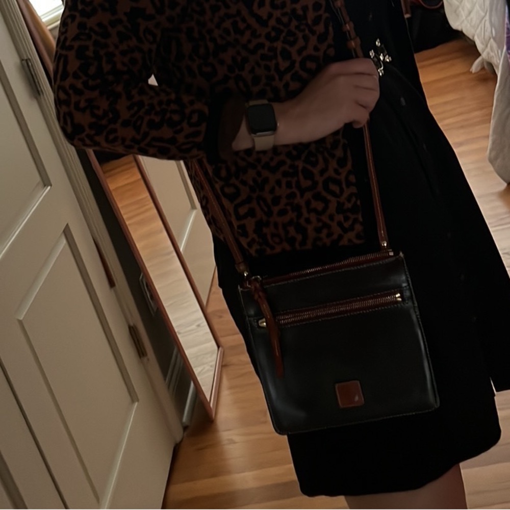 Dooney & Bourke Leather Crossbody Bag dark chocolate brown - Picture 2 of 16